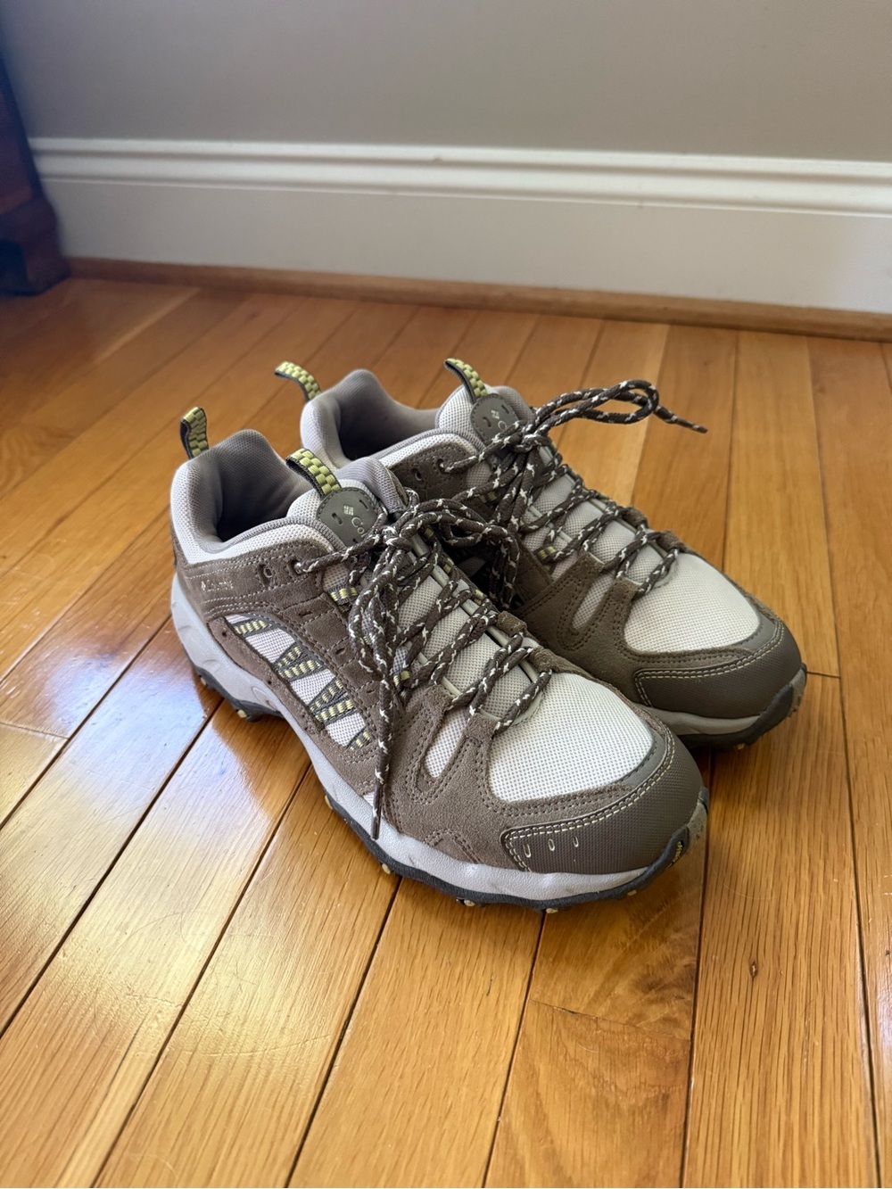 Columbia Women’s Hiking Sneakers in Brown and White with Lime Accents 8.5